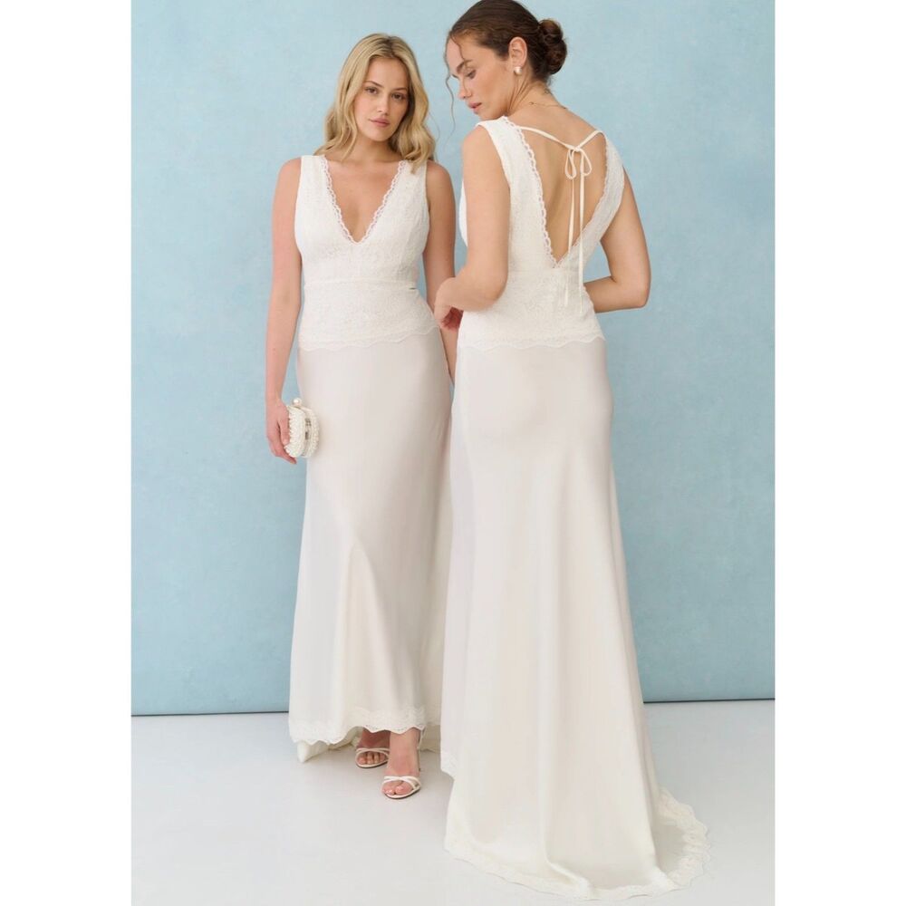 Few Moda x Little White Looks Anna White Lace V-Neck Gown NWT Women's 4